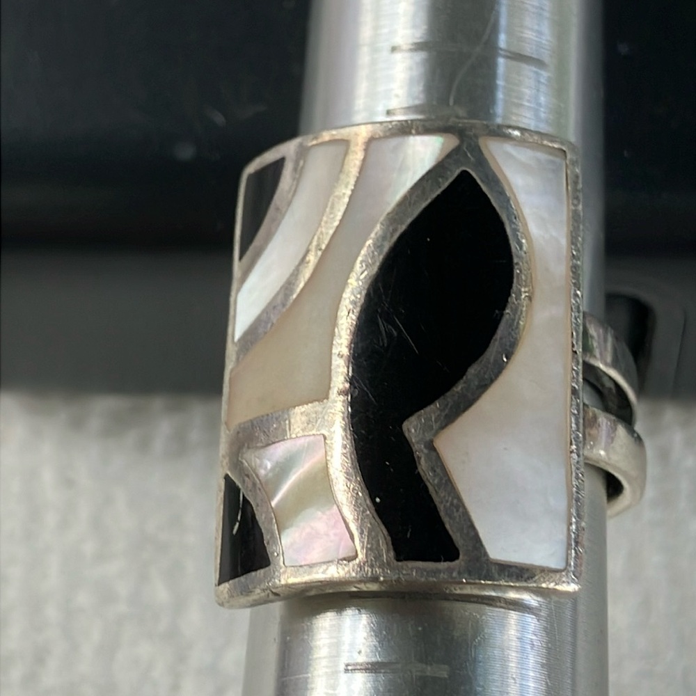 Unk Black and White Inlay Ring
